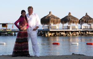 04-07-2009 SHOWBIZZ; RIA BRIEFFIES MET GEZIN HEERLIJK OP VAKANTIE IN TURKIJE. Zij koesterde elk moment met haar familie en vrienden in het zon overgoten Turkije. Lees het zeer aangrijpende verhaal wat Yvonne Hoebe optekende deze week in uw weekblad Prive. Exclusieve foto-s: Albert den Iseger.
Downloads van foto na toestemming van fotograaf.