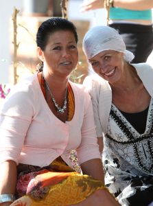 04-07-2009 SHOWBIZZ; RIA BRIEFFIES MET GEZIN HEERLIJK OP VAKANTIE IN TURKIJE. Zij koesterde elk moment met haar familie en vrienden in het zon overgoten Turkije. Lees het zeer aangrijpende verhaal wat Yvonne Hoebe optekende deze week in uw weekblad Prive. Exclusieve foto-s: Albert den Iseger.
Downloads van foto na toestemming van fotograaf.