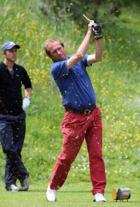 23-07-2009 SHOWBIZZ; EEN WEL HEEL BIJZONDER JUBILEUM IN DE PRACHTIGE ALPEN. Het was het 500 jarige bestaan van het hotel Klosterbrau te Seefeld. Een handvol bekende Nederlanders waren met ons meegekomen om een feestje te bouwen en een golf balletje te slaan. Het feest duurde 3 dagen en iedereen ging de vierde dag weer richting Nederland met gemengde gevoelens, men wilde namelijk langer blijven maar de agenda-s lieten dat niet toe.
foto: Albert den Iseger.
