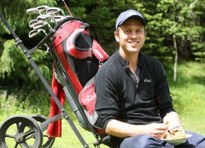 23-07-2009 SHOWBIZZ; EEN WEL HEEL BIJZONDER JUBILEUM IN DE PRACHTIGE ALPEN. Het was het 500 jarige bestaan van het hotel Klosterbrau te Seefeld. Een handvol bekende Nederlanders waren met ons meegekomen om een feestje te bouwen en een golf balletje te slaan. Het feest duurde 3 dagen en iedereen ging de vierde dag weer richting Nederland met gemengde gevoelens, men wilde namelijk langer blijven maar de agenda-s lieten dat niet toe.
foto: Albert den Iseger.