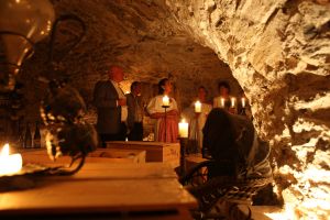 23-07-2009 SHOWBIZZ; EEN WEL HEEL BIJZONDER JUBILEUM IN DE PRACHTIGE ALPEN. Het was het 500 jarige bestaan van het hotel Klosterbrau te Seefeld. Een handvol bekende Nederlanders waren met ons meegekomen om een feestje te bouwen en een golf balletje te slaan. Het feest duurde 3 dagen en iedereen ging de vierde dag weer richting Nederland met gemengde gevoelens, men wilde namelijk langer blijven maar de agenda-s lieten dat niet toe.
foto: Albert den Iseger.23-07-2009 SHOWBIZZ; EEN WEL HEEL BIJZONDER JUBILEUM IN DE PRACHTIGE ALPEN. Het was het 500 jarige bestaan van het hotel Klosterbrau te Seefeld. Een handvol bekende Nederlanders waren met ons meegekomen om een feestje te bouwen en een golf balletje te slaan. Het feest duurde 3 dagen en iedereen ging de vierde dag weer richting Nederland met gemengde gevoelens, men wilde namelijk langer blijven maar de agenda-s lieten dat niet toe.
foto: Albert den Iseger.