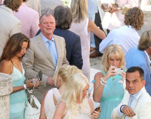 22-07-2010 SHOWBIZZ; HUWELIJK VAN YOLANTHE EN WESLEY SNEIJDER IN CASTELNUOVO BERARDENGA ITALIE. Het kleine dorpje midden in het prachtig Chianti gebied leek veel op Hollywood. Veel prominente voetballers waren aanwezig oa. Lamico Montari_Patrick Kluivert_Rafael van de Vaart_Pierre van Hooijdonk_Marco Branca_Christian Chivu en Cordoba. Nederlandse sterren waren oa. De gehele familie Froger_ Ivo Niehe_Mark van Eeuwen_Erik Kuster en Slivie van der Vaart. Rosanna Lima de huwelijksplanner van het gouden stel genoot van haar mooi uitgedachte huwelijksplan. Het was een waar sprookjes huwelijk in een te mooie omgeving. 
foto: Albert den Iseger.