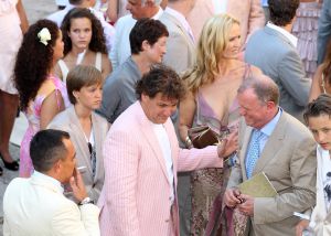 22-07-2010 SHOWBIZZ; HUWELIJK VAN YOLANTHE EN WESLEY SNEIJDER IN CASTELNUOVO BERARDENGA ITALIE. Het kleine dorpje midden in het prachtig Chianti gebied leek veel op Hollywood. Veel prominente voetballers waren aanwezig oa. Lamico Montari_Patrick Kluivert_Rafael van de Vaart_Pierre van Hooijdonk_Marco Branca_Christian Chivu en Cordoba. Nederlandse sterren waren oa. De gehele familie Froger_ Ivo Niehe_Mark van Eeuwen_Erik Kuster en Slivie van der Vaart. Rosanna Lima de huwelijksplanner van het gouden stel genoot van haar mooi uitgedachte huwelijksplan. Het was een waar sprookjes huwelijk in een te mooie omgeving. 
foto: Albert den Iseger.