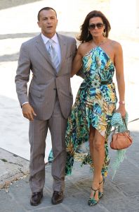 22-07-2010 SHOWBIZZ; HUWELIJK VAN YOLANTHE EN WESLEY SNEIJDER IN CASTELNUOVO BERARDENGA ITALIE. Het kleine dorpje midden in het prachtig Chianti gebied leek veel op Hollywood. Veel prominente voetballers waren aanwezig oa. Lamico Montari_Patrick Kluivert_Rafael van de Vaart_Pierre van Hooijdonk_Marco Branca_Christian Chivu en Cordoba. Nederlandse sterren waren oa. De gehele familie Froger_ Ivo Niehe_Mark van Eeuwen_Erik Kuster en Slivie van der Vaart. Rosanna Lima de huwelijksplanner van het gouden stel genoot van haar mooi uitgedachte huwelijksplan. Het was een waar sprookjes huwelijk in een te mooie omgeving.
foto: Albert den Iseger.