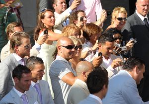 22-07-2010 SHOWBIZZ; HUWELIJK VAN YOLANTHE EN WESLEY SNEIJDER IN CASTELNUOVO BERARDENGA ITALIE. Het kleine dorpje midden in het prachtig Chianti gebied leek veel op Hollywood. Veel prominente voetballers waren aanwezig oa. Lamico Montari_Patrick Kluivert_Rafael van de Vaart_Pierre van Hooijdonk_Marco Branca_Christian Chivu en Cordoba. Nederlandse sterren waren oa. De gehele familie Froger_ Ivo Niehe_Mark van Eeuwen_Erik Kuster en Slivie van der Vaart. Rosanna Lima de huwelijksplanner van het gouden stel genoot van haar mooi uitgedachte huwelijksplan. Het was een waar sprookjes huwelijk in een te mooie omgeving.
foto: Albert den Iseger.