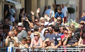 22-07-2010 SHOWBIZZ; HUWELIJK VAN YOLANTHE EN WESLEY SNEIJDER IN CASTELNUOVO BERARDENGA ITALIE. Het kleine dorpje midden in het prachtig Chianti gebied leek veel op Hollywood. Veel prominente voetballers waren aanwezig oa. Lamico Montari_Patrick Kluivert_Rafael van de Vaart_Pierre van Hooijdonk_Marco Branca_Christian Chivu en Cordoba. Nederlandse sterren waren oa. De gehele familie Froger_ Ivo Niehe_Mark van Eeuwen_Erik Kuster en Slivie van der Vaart. Rosanna Lima de huwelijksplanner van het gouden stel genoot van haar mooi uitgedachte huwelijksplan. Het was een waar sprookjes huwelijk in een te mooie omgeving. 
foto: Albert den Iseger.