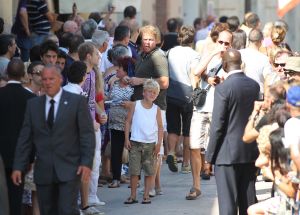22-07-2010 SHOWBIZZ; HUWELIJK VAN YOLANTHE EN WESLEY SNEIJDER IN CASTELNUOVO BERARDENGA ITALIE. Het kleine dorpje midden in het prachtig Chianti gebied leek veel op Hollywood. Veel prominente voetballers waren aanwezig oa. Lamico Montari_Patrick Kluivert_Rafael van de Vaart_Pierre van Hooijdonk_Marco Branca_Christian Chivu en Cordoba. Nederlandse sterren waren oa. De gehele familie Froger_ Ivo Niehe_Mark van Eeuwen_Erik Kuster en Slivie van der Vaart. Rosanna Lima de huwelijksplanner van het gouden stel genoot van haar mooi uitgedachte huwelijksplan. Het was een waar sprookjes huwelijk in een te mooie omgeving. 
foto: Albert den Iseger.