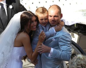 22-07-2010 SHOWBIZZ; HUWELIJK VAN YOLANTHE EN WESLEY SNEIJDER IN CASTELNUOVO BERARDENGA ITALIE. Het kleine dorpje midden in het prachtig Chianti gebied leek veel op Hollywood. Veel prominente voetballers waren aanwezig oa. Lamico Montari_Patrick Kluivert_Rafael van de Vaart_Pierre van Hooijdonk_Marco Branca_Christian Chivu en Cordoba. Nederlandse sterren waren oa. De gehele familie Froger_ Ivo Niehe_Mark van Eeuwen_Erik Kuster en Slivie van der Vaart. Rosanna Lima de huwelijksplanner van het gouden stel genoot van haar mooi uitgedachte huwelijksplan. Het was een waar sprookjes huwelijk in een te mooie omgeving.
foto: Albert den Iseger.