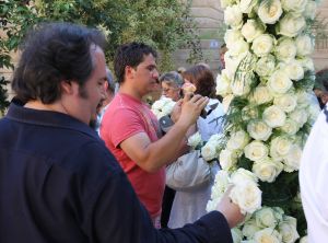 22-07-2010 SHOWBIZZ; HUWELIJK VAN YOLANTHE EN WESLEY SNEIJDER IN CASTELNUOVO BERARDENGA ITALIE. Het kleine dorpje midden in het prachtig Chianti gebied leek veel op Hollywood. Veel prominente voetballers waren aanwezig oa. Lamico Montari_Patrick Kluivert_Rafael van de Vaart_Pierre van Hooijdonk_Marco Branca_Christian Chivu en Cordoba. Nederlandse sterren waren oa. De gehele familie Froger_ Ivo Niehe_Mark van Eeuwen_Erik Kuster en Slivie van der Vaart. Rosanna Lima de huwelijksplanner van het gouden stel genoot van haar mooi uitgedachte huwelijksplan. Het was een waar sprookjes huwelijk in een te mooie omgeving.
foto: Albert den Iseger.