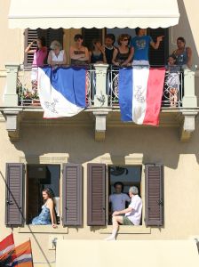 22-07-2010 SHOWBIZZ; HUWELIJK VAN YOLANTHE EN WESLEY SNEIJDER IN CASTELNUOVO BERARDENGA ITALIE. Het kleine dorpje midden in het prachtig Chianti gebied leek veel op Hollywood. Veel prominente voetballers waren aanwezig oa. Lamico Montari_Patrick Kluivert_Rafael van de Vaart_Pierre van Hooijdonk_Marco Branca_Christian Chivu en Cordoba. Nederlandse sterren waren oa. De gehele familie Froger_ Ivo Niehe_Mark van Eeuwen_Erik Kuster en Slivie van der Vaart. Rosanna Lima de huwelijksplanner van het gouden stel genoot van haar mooi uitgedachte huwelijksplan. Het was een waar sprookjes huwelijk in een te mooie omgeving.
foto: Albert den Iseger.