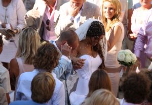 22-07-2010 SHOWBIZZ; HUWELIJK VAN YOLANTHE EN WESLEY SNEIJDER IN CASTELNUOVO BERARDENGA ITALIE. Het kleine dorpje midden in het prachtig Chianti gebied leek veel op Hollywood. Veel prominente voetballers waren aanwezig oa. Lamico Montari_Patrick Kluivert_Rafael van de Vaart_Pierre van Hooijdonk_Marco Branca_Christian Chivu en Cordoba. Nederlandse sterren waren oa. De gehele familie Froger_ Ivo Niehe_Mark van Eeuwen_Erik Kuster en Slivie van der Vaart. Rosanna Lima de huwelijksplanner van het gouden stel genoot van haar mooi uitgedachte huwelijksplan. Het was een waar sprookjes huwelijk in een te mooie omgeving.
foto: Albert den Iseger.