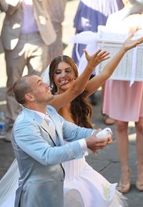 22-07-2010 SHOWBIZZ; HUWELIJK VAN YOLANTHE EN WESLEY SNEIJDER IN CASTELNUOVO BERARDENGA ITALIE. Het kleine dorpje midden in het prachtig Chianti gebied leek veel op Hollywood. Veel prominente voetballers waren aanwezig oa. Lamico Montari_Patrick Kluivert_Rafael van de Vaart_Pierre van Hooijdonk_Marco Branca_Christian Chivu en Cordoba. Nederlandse sterren waren oa. De gehele familie Froger_ Ivo Niehe_Mark van Eeuwen_Erik Kuster en Slivie van der Vaart. Rosanna Lima de huwelijksplanner van het gouden stel genoot van haar mooi uitgedachte huwelijksplan. Het was een waar sprookjes huwelijk in een te mooie omgeving.
foto: Albert den Iseger.