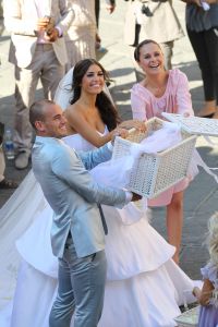 22-07-2010 SHOWBIZZ; HUWELIJK VAN YOLANTHE EN WESLEY SNEIJDER IN CASTELNUOVO BERARDENGA ITALIE. Het kleine dorpje midden in het prachtig Chianti gebied leek veel op Hollywood. Veel prominente voetballers waren aanwezig oa. Lamico Montari_Patrick Kluivert_Rafael van de Vaart_Pierre van Hooijdonk_Marco Branca_Christian Chivu en Cordoba. Nederlandse sterren waren oa. De gehele familie Froger_ Ivo Niehe_Mark van Eeuwen_Erik Kuster en Slivie van der Vaart. Rosanna Lima de huwelijksplanner van het gouden stel genoot van haar mooi uitgedachte huwelijksplan. Het was een waar sprookjes huwelijk in een te mooie omgeving.
foto: Albert den Iseger.