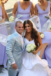22-07-2010 SHOWBIZZ; HUWELIJK VAN YOLANTHE EN WESLEY SNEIJDER IN CASTELNUOVO BERARDENGA ITALIE. Het kleine dorpje midden in het prachtig Chianti gebied leek veel op Hollywood. Veel prominente voetballers waren aanwezig oa. Lamico Montari_Patrick Kluivert_Rafael van de Vaart_Pierre van Hooijdonk_Marco Branca_Christian Chivu en Cordoba. Nederlandse sterren waren oa. De gehele familie Froger_ Ivo Niehe_Mark van Eeuwen_Erik Kuster en Slivie van der Vaart. Rosanna Lima de huwelijksplanner van het gouden stel genoot van haar mooi uitgedachte huwelijksplan. Het was een waar sprookjes huwelijk in een te mooie omgeving.
foto: Albert den Iseger.