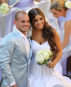 22-07-2010 SHOWBIZZ; HUWELIJK VAN YOLANTHE EN WESLEY SNEIJDER IN CASTELNUOVO BERARDENGA ITALIE. Het kleine dorpje midden in het prachtig Chianti gebied leek veel op Hollywood. Veel prominente voetballers waren aanwezig oa. Lamico Montari_Patrick Kluivert_Rafael van de Vaart_Pierre van Hooijdonk_Marco Branca_Christian Chivu en Cordoba. Nederlandse sterren waren oa. De gehele familie Froger_ Ivo Niehe_Mark van Eeuwen_Erik Kuster en Slivie van der Vaart. Rosanna Lima de huwelijksplanner van het gouden stel genoot van haar mooi uitgedachte huwelijksplan. Het was een waar sprookjes huwelijk in een te mooie omgeving.
foto: Albert den Iseger.