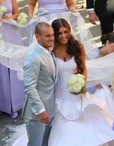 22-07-2010 SHOWBIZZ; HUWELIJK VAN YOLANTHE EN WESLEY SNEIJDER IN CASTELNUOVO BERARDENGA ITALIE. Het kleine dorpje midden in het prachtig Chianti gebied leek veel op Hollywood. Veel prominente voetballers waren aanwezig oa. Lamico Montari_Patrick Kluivert_Rafael van de Vaart_Pierre van Hooijdonk_Marco Branca_Christian Chivu en Cordoba. Nederlandse sterren waren oa. De gehele familie Froger_ Ivo Niehe_Mark van Eeuwen_Erik Kuster en Slivie van der Vaart. Rosanna Lima de huwelijksplanner van het gouden stel genoot van haar mooi uitgedachte huwelijksplan. Het was een waar sprookjes huwelijk in een te mooie omgeving.
foto: Albert den Iseger.