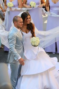 22-07-2010 SHOWBIZZ; HUWELIJK VAN YOLANTHE EN WESLEY SNEIJDER IN CASTELNUOVO BERARDENGA ITALIE. Het kleine dorpje midden in het prachtig Chianti gebied leek veel op Hollywood. Veel prominente voetballers waren aanwezig oa. Lamico Montari_Patrick Kluivert_Rafael van de Vaart_Pierre van Hooijdonk_Marco Branca_Christian Chivu en Cordoba. Nederlandse sterren waren oa. De gehele familie Froger_ Ivo Niehe_Mark van Eeuwen_Erik Kuster en Slivie van der Vaart. Rosanna Lima de huwelijksplanner van het gouden stel genoot van haar mooi uitgedachte huwelijksplan. Het was een waar sprookjes huwelijk in een te mooie omgeving.
foto: Albert den Iseger.