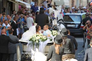 22-07-2010 SHOWBIZZ; HUWELIJK VAN YOLANTHE EN WESLEY SNEIJDER IN CASTELNUOVO BERARDENGA ITALIE. Het kleine dorpje midden in het prachtig Chianti gebied leek veel op Hollywood. Veel prominente voetballers waren aanwezig oa. Lamico Montari_Patrick Kluivert_Rafael van de Vaart_Pierre van Hooijdonk_Marco Branca_Christian Chivu en Cordoba. Nederlandse sterren waren oa. De gehele familie Froger_ Ivo Niehe_Mark van Eeuwen_Erik Kuster en Slivie van der Vaart. Rosanna Lima de huwelijksplanner van het gouden stel genoot van haar mooi uitgedachte huwelijksplan. Het was een waar sprookjes huwelijk in een te mooie omgeving.
foto: Albert den Iseger.