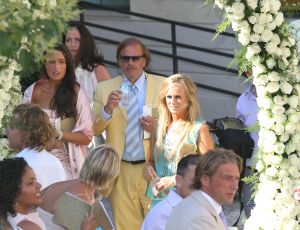 22-07-2010 SHOWBIZZ; HUWELIJK VAN YOLANTHE EN WESLEY SNEIJDER IN CASTELNUOVO BERARDENGA ITALIE. Het kleine dorpje midden in het prachtig Chianti gebied leek veel op Hollywood. Veel prominente voetballers waren aanwezig oa. Lamico Montari_Patrick Kluivert_Rafael van de Vaart_Pierre van Hooijdonk_Marco Branca_Christian Chivu en Cordoba. Nederlandse sterren waren oa. De gehele familie Froger_ Ivo Niehe_Mark van Eeuwen_Erik Kuster en Slivie van der Vaart. Rosanna Lima de huwelijksplanner van het gouden stel genoot van haar mooi uitgedachte huwelijksplan. Het was een waar sprookjes huwelijk in een te mooie omgeving.
foto: Albert den Iseger.