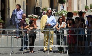 22-07-2010 SHOWBIZZ; HUWELIJK VAN YOLANTHE EN WESLEY SNEIJDER IN CASTELNUOVO BERARDENGA ITALIE. Het kleine dorpje midden in het prachtig Chianti gebied leek veel op Hollywood. Veel prominente voetballers waren aanwezig oa. Lamico Montari_Patrick Kluivert_Rafael van de Vaart_Pierre van Hooijdonk_Marco Branca_Christian Chivu en Cordoba. Nederlandse sterren waren oa. De gehele familie Froger_ Ivo Niehe_Mark van Eeuwen_Erik Kuster en Slivie van der Vaart. Rosanna Lima de huwelijksplanner van het gouden stel genoot van haar mooi uitgedachte huwelijksplan. Het was een waar sprookjes huwelijk in een te mooie omgeving. 
foto: Albert den Iseger.