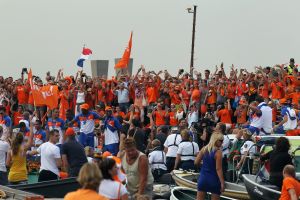 14-07-2010 SPORT:NEDERLANDS ELFSTAL GROOTST ONTHAALD IN AMSTERDAM. Meer dan 700.000 mensen waren naar Amsterdam gekomen om het WK team te omhelsen. Amsterdam was en bleef de gehele dag oranje gekleurd.
Het was feest met meer dan een gouden randje. De zilvervloot werd in Amsterdam goud gekleurd.
foto: Albert den Iseger.