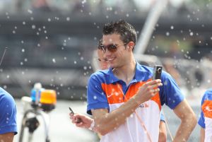 14-07-2010 SPORT:NEDERLANDS ELFSTAL GROOTST ONTHAALD IN AMSTERDAM. Meer dan 700.000 mensen waren naar Amsterdam gekomen om het WK team te omhelsen. Amsterdam was en bleef de gehele dag oranje gekleurd.
Het was feest met meer dan een gouden randje. De zilvervloot werd in Amsterdam goud gekleurd.
foto: Albert den Iseger.