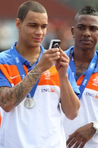 14-07-2010 SPORT:NEDERLANDS ELFSTAL GROOTST ONTHAALD IN AMSTERDAM. Meer dan 700.000 mensen waren naar Amsterdam gekomen om het WK team te omhelsen. Amsterdam was en bleef de gehele dag oranje gekleurd.
Het was feest met meer dan een gouden randje. De zilvervloot werd in Amsterdam goud gekleurd.
foto: Albert den Iseger.