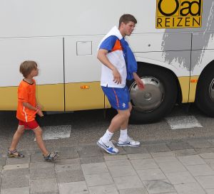 14-07-2010 SPORT:NEDERLANDS ELFSTAL GROOTST ONTHAALD IN AMSTERDAM. Meer dan 700.000 mensen waren naar Amsterdam gekomen om het WK team te omhelsen. Amsterdam was en bleef de gehele dag oranje gekleurd.
Het was feest met meer dan een gouden randje. De zilvervloot werd in Amsterdam goud gekleurd.
foto: Albert den Iseger.