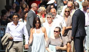 22-07-2010 SHOWBIZZ; HUWELIJK VAN YOLANTHE EN WESLEY SNEIJDER IN CASTELNUOVO BERARDENGA ITALIE. Het kleine dorpje midden in het prachtig Chianti gebied leek veel op Hollywood. Veel prominente voetballers waren aanwezig oa. Lamico Montari_Patrick Kluivert_Rafael van de Vaart_Pierre van Hooijdonk_Marco Branca_Christian Chivu en Cordoba. Nederlandse sterren waren oa. De gehele familie Froger_ Ivo Niehe_Mark van Eeuwen_Erik Kuster en Slivie van der Vaart. Rosanna Lima de huwelijksplanner van het gouden stel genoot van haar mooi uitgedachte huwelijksplan. Het was een waar sprookjes huwelijk in een te mooie omgeving.
foto: Albert den Iseger.