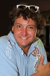 12-07-2010 SHOWBIZZ; DE HOOGSTE EN LAAGSTE NOTEN KLONKEN OP IBIZA. Voor het programma De beste zanger van Nederland volgen Rene Froger_Jeroen v.d.Boom_Frans Bauer_Frans Duijts_Jan Dulles_Jamai en Syb van de Ploeg naar Ibiza om daar het succesvolle programma op te nemen. Onder leiding van presentator Victor Reinier werd er gelachen,gedold en vooral mooi gezongen. De uitzending is op zondag 18 Juli a.s. om 20.25 Nederland 1.
foto: Albert den Iseger.