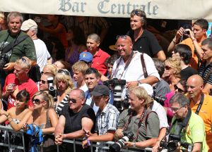 22-07-2010 SHOWBIZZ; HUWELIJK VAN YOLANTHE EN WESLEY SNEIJDER IN CASTELNUOVO BERARDENGA ITALIE. Het kleine dorpje midden in het prachtig Chianti gebied leek veel op Hollywood. Veel prominente voetballers waren aanwezig oa. Lamico Montari_Patrick Kluivert_Rafael van de Vaart_Pierre van Hooijdonk_Marco Branca_Christian Chivu en Cordoba. Nederlandse sterren waren oa. De gehele familie Froger_ Ivo Niehe_Mark van Eeuwen_Erik Kuster en Slivie van der Vaart. Rosanna Lima de huwelijksplanner van het gouden stel genoot van haar mooi uitgedachte huwelijksplan. Het was een waar sprookjes huwelijk in een te mooie omgeving. 
foto: Albert den Iseger.
