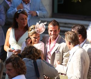 22-07-2010 SHOWBIZZ; HUWELIJK VAN YOLANTHE EN WESLEY SNEIJDER IN CASTELNUOVO BERARDENGA ITALIE. Het kleine dorpje midden in het prachtig Chianti gebied leek veel op Hollywood. Veel prominente voetballers waren aanwezig oa. Lamico Montari_Patrick Kluivert_Rafael van de Vaart_Pierre van Hooijdonk_Marco Branca_Christian Chivu en Cordoba. Nederlandse sterren waren oa. De gehele familie Froger_ Ivo Niehe_Mark van Eeuwen_Erik Kuster en Slivie van der Vaart. Rosanna Lima de huwelijksplanner van het gouden stel genoot van haar mooi uitgedachte huwelijksplan. Het was een waar sprookjes huwelijk in een te mooie omgeving. 
foto: Albert den Iseger.