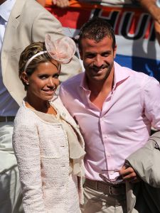 22-07-2010 SHOWBIZZ; HUWELIJK VAN YOLANTHE EN WESLEY SNEIJDER IN CASTELNUOVO BERARDENGA ITALIE. Het kleine dorpje midden in het prachtig Chianti gebied leek veel op Hollywood. Veel prominente voetballers waren aanwezig oa. Lamico Montari_Patrick Kluivert_Rafael van de Vaart_Pierre van Hooijdonk_Marco Branca_Christian Chivu en Cordoba. Nederlandse sterren waren oa. De gehele familie Froger_ Ivo Niehe_Mark van Eeuwen_Erik Kuster en Slivie van der Vaart. Rosanna Lima de huwelijksplanner van het gouden stel genoot van haar mooi uitgedachte huwelijksplan. Het was een waar sprookjes huwelijk in een te mooie omgeving. 
foto: Albert den Iseger.