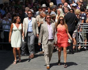 22-07-2010 SHOWBIZZ; HUWELIJK VAN YOLANTHE EN WESLEY SNEIJDER IN CASTELNUOVO BERARDENGA ITALIE. Het kleine dorpje midden in het prachtig Chianti gebied leek veel op Hollywood. Veel prominente voetballers waren aanwezig oa. Lamico Montari_Patrick Kluivert_Rafael van de Vaart_Pierre van Hooijdonk_Marco Branca_Christian Chivu en Cordoba. Nederlandse sterren waren oa. De gehele familie Froger_ Ivo Niehe_Mark van Eeuwen_Erik Kuster en Slivie van der Vaart. Rosanna Lima de huwelijksplanner van het gouden stel genoot van haar mooi uitgedachte huwelijksplan. Het was een waar sprookjes huwelijk in een te mooie omgeving. 
foto: Albert den Iseger.