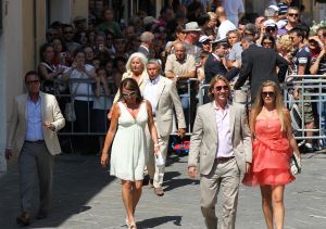 22-07-2010 SHOWBIZZ; HUWELIJK VAN YOLANTHE EN WESLEY SNEIJDER IN CASTELNUOVO BERARDENGA ITALIE. Het kleine dorpje midden in het prachtig Chianti gebied leek veel op Hollywood. Veel prominente voetballers waren aanwezig oa. Lamico Montari_Patrick Kluivert_Rafael van de Vaart_Pierre van Hooijdonk_Marco Branca_Christian Chivu en Cordoba. Nederlandse sterren waren oa. De gehele familie Froger_ Ivo Niehe_Mark van Eeuwen_Erik Kuster en Slivie van der Vaart. Rosanna Lima de huwelijksplanner van het gouden stel genoot van haar mooi uitgedachte huwelijksplan. Het was een waar sprookjes huwelijk in een te mooie omgeving. 
foto: Albert den Iseger.