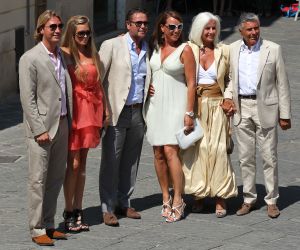 22-07-2010 SHOWBIZZ; HUWELIJK VAN YOLANTHE EN WESLEY SNEIJDER IN CASTELNUOVO BERARDENGA ITALIE. Het kleine dorpje midden in het prachtig Chianti gebied leek veel op Hollywood. Veel prominente voetballers waren aanwezig oa. Lamico Montari_Patrick Kluivert_Rafael van de Vaart_Pierre van Hooijdonk_Marco Branca_Christian Chivu en Cordoba. Nederlandse sterren waren oa. De gehele familie Froger_ Ivo Niehe_Mark van Eeuwen_Erik Kuster en Slivie van der Vaart. Rosanna Lima de huwelijksplanner van het gouden stel genoot van haar mooi uitgedachte huwelijksplan. Het was een waar sprookjes huwelijk in een te mooie omgeving. 
foto: Albert den Iseger.