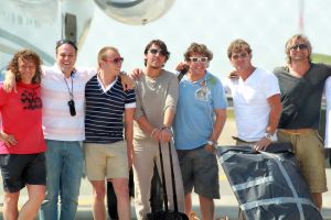 12-07-2010 SHOWBIZZ; DE HOOGSTE EN LAAGSTE NOTEN KLONKEN OP IBIZA. Voor het programma De beste zanger van Nederland volgen Rene Froger_Jeroen v.d.Boom_Frans Bauer_Frans Duijts_Jan Dulles_Jamai en Syb van de Ploeg naar Ibiza om daar het succesvolle programma op te nemen. Onder leiding van presentator Victor Reinier werd er gelachen,gedold en vooral mooi gezongen. De uitzending is op zondag 18 Juli a.s. om 20.25 Nederland 1.
foto: Albert den Iseger.
