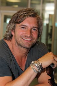 12-07-2010 SHOWBIZZ; DE HOOGSTE EN LAAGSTE NOTEN KLONKEN OP IBIZA. Voor het programma De beste zanger van Nederland volgen Rene Froger_Jeroen v.d.Boom_Frans Bauer_Frans Duijts_Jan Dulles_Jamai en Syb van de Ploeg naar Ibiza om daar het succesvolle programma op te nemen. Onder leiding van presentator Victor Reinier werd er gelachen,gedold en vooral mooi gezongen. De uitzending is op zondag 18 Juli a.s. om 20.25 Nederland 1.
foto: Albert den Iseger.