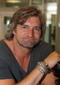 12-07-2010 SHOWBIZZ; DE HOOGSTE EN LAAGSTE NOTEN KLONKEN OP IBIZA. Voor het programma De beste zanger van Nederland volgen Rene Froger_Jeroen v.d.Boom_Frans Bauer_Frans Duijts_Jan Dulles_Jamai en Syb van de Ploeg naar Ibiza om daar het succesvolle programma op te nemen. Onder leiding van presentator Victor Reinier werd er gelachen,gedold en vooral mooi gezongen. De uitzending is op zondag 18 Juli a.s. om 20.25 Nederland 1.
foto: Albert den Iseger.