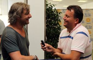 12-07-2010 SHOWBIZZ; DE HOOGSTE EN LAAGSTE NOTEN KLONKEN OP IBIZA. Voor het programma De beste zanger van Nederland volgen Rene Froger_Jeroen v.d.Boom_Frans Bauer_Frans Duijts_Jan Dulles_Jamai en Syb van de Ploeg naar Ibiza om daar het succesvolle programma op te nemen. Onder leiding van presentator Victor Reinier werd er gelachen,gedold en vooral mooi gezongen. De uitzending is op zondag 18 Juli a.s. om 20.25 Nederland 1.
foto: Albert den Iseger.