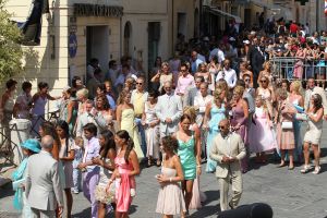 22-07-2010 SHOWBIZZ; HUWELIJK VAN YOLANTHE EN WESLEY SNEIJDER IN CASTELNUOVO BERARDENGA ITALIE. Het kleine dorpje midden in het prachtig Chianti gebied leek veel op Hollywood. Veel prominente voetballers waren aanwezig oa. Lamico Montari_Patrick Kluivert_Rafael van de Vaart_Pierre van Hooijdonk_Marco Branca_Christian Chivu en Cordoba. Nederlandse sterren waren oa. De gehele familie Froger_ Ivo Niehe_Mark van Eeuwen_Erik Kuster en Slivie van der Vaart. Rosanna Lima de huwelijksplanner van het gouden stel genoot van haar mooi uitgedachte huwelijksplan. Het was een waar sprookjes huwelijk in een te mooie omgeving. 
foto: Albert den Iseger.