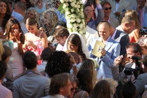 22-07-2010 SHOWBIZZ; HUWELIJK VAN YOLANTHE EN WESLEY SNEIJDER IN CASTELNUOVO BERARDENGA ITALIE. Het kleine dorpje midden in het prachtig Chianti gebied leek veel op Hollywood. Veel prominente voetballers waren aanwezig oa. Lamico Montari_Patrick Kluivert_Rafael van de Vaart_Pierre van Hooijdonk_Marco Branca_Christian Chivu en Cordoba. Nederlandse sterren waren oa. De gehele familie Froger_ Ivo Niehe_Mark van Eeuwen_Erik Kuster en Slivie van der Vaart. Rosanna Lima de huwelijksplanner van het gouden stel genoot van haar mooi uitgedachte huwelijksplan. Het was een waar sprookjes huwelijk in een te mooie omgeving. 
foto: Albert den Iseger.