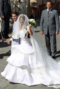 22-07-2010 SHOWBIZZ; HUWELIJK VAN YOLANTHE EN WESLEY SNEIJDER IN CASTELNUOVO BERARDENGA ITALIE. Het kleine dorpje midden in het prachtig Chianti gebied leek veel op Hollywood. Veel prominente voetballers waren aanwezig oa. Lamico Montari_Patrick Kluivert_Rafael van de Vaart_Pierre van Hooijdonk_Marco Branca_Christian Chivu en Cordoba. Nederlandse sterren waren oa. De gehele familie Froger_ Ivo Niehe_Mark van Eeuwen_Erik Kuster en Slivie van der Vaart. Rosanna Lima de huwelijksplanner van het gouden stel genoot van haar mooi uitgedachte huwelijksplan. Het was een waar sprookjes huwelijk in een te mooie omgeving.
foto: Albert den Iseger.