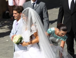 22-07-2010 SHOWBIZZ; HUWELIJK VAN YOLANTHE EN WESLEY SNEIJDER IN CASTELNUOVO BERARDENGA ITALIE. Het kleine dorpje midden in het prachtig Chianti gebied leek veel op Hollywood. Veel prominente voetballers waren aanwezig oa. Lamico Montari_Patrick Kluivert_Rafael van de Vaart_Pierre van Hooijdonk_Marco Branca_Christian Chivu en Cordoba. Nederlandse sterren waren oa. De gehele familie Froger_ Ivo Niehe_Mark van Eeuwen_Erik Kuster en Slivie van der Vaart. Rosanna Lima de huwelijksplanner van het gouden stel genoot van haar mooi uitgedachte huwelijksplan. Het was een waar sprookjes huwelijk in een te mooie omgeving. 
foto: Albert den Iseger.