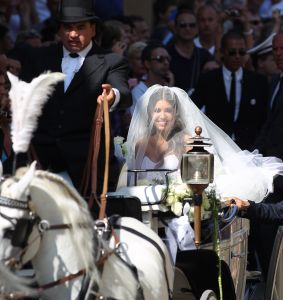 22-07-2010 SHOWBIZZ; HUWELIJK VAN YOLANTHE EN WESLEY SNEIJDER IN CASTELNUOVO BERARDENGA ITALIE. Het kleine dorpje midden in het prachtig Chianti gebied leek veel op Hollywood. Veel prominente voetballers waren aanwezig oa. Lamico Montari_Patrick Kluivert_Rafael van de Vaart_Pierre van Hooijdonk_Marco Branca_Christian Chivu en Cordoba. Nederlandse sterren waren oa. De gehele familie Froger_ Ivo Niehe_Mark van Eeuwen_Erik Kuster en Slivie van der Vaart. Rosanna Lima de huwelijksplanner van het gouden stel genoot van haar mooi uitgedachte huwelijksplan. Het was een waar sprookjes huwelijk in een te mooie omgeving.
foto: Albert den Iseger.