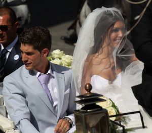 22-07-2010 SHOWBIZZ; HUWELIJK VAN YOLANTHE EN WESLEY SNEIJDER IN CASTELNUOVO BERARDENGA ITALIE. Het kleine dorpje midden in het prachtig Chianti gebied leek veel op Hollywood. Veel prominente voetballers waren aanwezig oa. Lamico Montari_Patrick Kluivert_Rafael van de Vaart_Pierre van Hooijdonk_Marco Branca_Christian Chivu en Cordoba. Nederlandse sterren waren oa. De gehele familie Froger_ Ivo Niehe_Mark van Eeuwen_Erik Kuster en Slivie van der Vaart. Rosanna Lima de huwelijksplanner van het gouden stel genoot van haar mooi uitgedachte huwelijksplan. Het was een waar sprookjes huwelijk in een te mooie omgeving.
foto: Albert den Iseger.