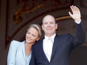 03-07-2011 KONINKLIJK HUIS: PRINS ALBERT VAN MONACO TROUWT ZIJN CHARLENE.Prins Albert van Monaco trouwde gisteren in de troonzaal van het presidentiele paleis met de Zuis Afrikaanse Charlene Wittstock. Het was de eerste keer dat er een vorst in het land trouwde na het huwelijk van de vader van Albert, Reinier van Monaco, met de Amerikaanse actrice Grace Kelly in 1958. Vandaag vond het kerkelijke huwelijk plaats.Daarbij waren hoogwaardigheidsbekleders uit de hele wereld aanwezig. 