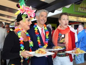 20-06-2011 SHOWBIZZ; SOCIETY LUNCH IN SCHEVENINGEN.
foto: Albert den Iseger.
