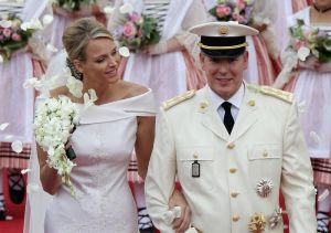 03-07-2011 KONINKLIJK HUIS: PRINS ALBERT VAN MONACO TROUWT ZIJN CHARLENE.Prins Albert van Monaco trouwde gisteren in de troonzaal van het presidentiele paleis met de Zuis Afrikaanse Charlene Wittstock. Het was de eerste keer dat er een vorst in het land trouwde na het huwelijk van de vader van Albert, Reinier van Monaco, met de Amerikaanse actrice Grace Kelly in 1958. Vandaag vond het kerkelijke huwelijk plaats.Daarbij waren hoogwaardigheidsbekleders uit de hele wereld aanwezig. 