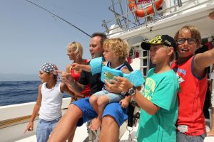 18-07-2012 SHOWBIZZ; FRANS EN MARISKA BAUER GAAN OPNIEUW TROUWEN. Frans en Mariska Bauer gaan binnenkort weer opnieuw trouwen. De twee trouwden al 4 jaar geleden maar in de trouwalbums en andere foto-s ontbreekt hun zoon Lucas, die na hun huwelijk geboren werd. Dit is al geruime tijd een doorn in hun ogen. Daarom word er opnieuw getrouwd, in kerk en natuurlijk een groot trouwfeest. Frans en Mariska vertelde ons op hun vakantie adres op Gran Canaria, zo gauw we terug zijn van vakantie prikken we een data. 
exclusieve foto: Albert den Iseger